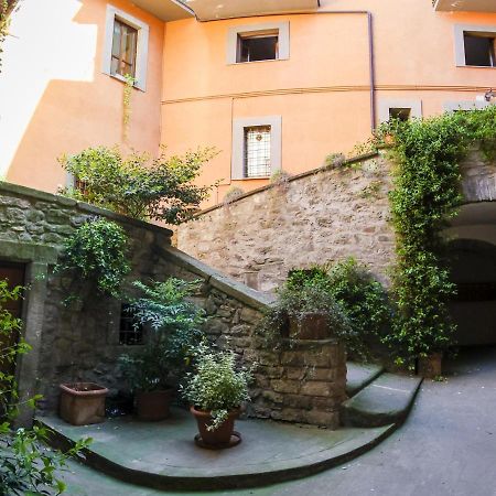 La Rosa Scarlatta Apartman Viterbo Kültér fotó