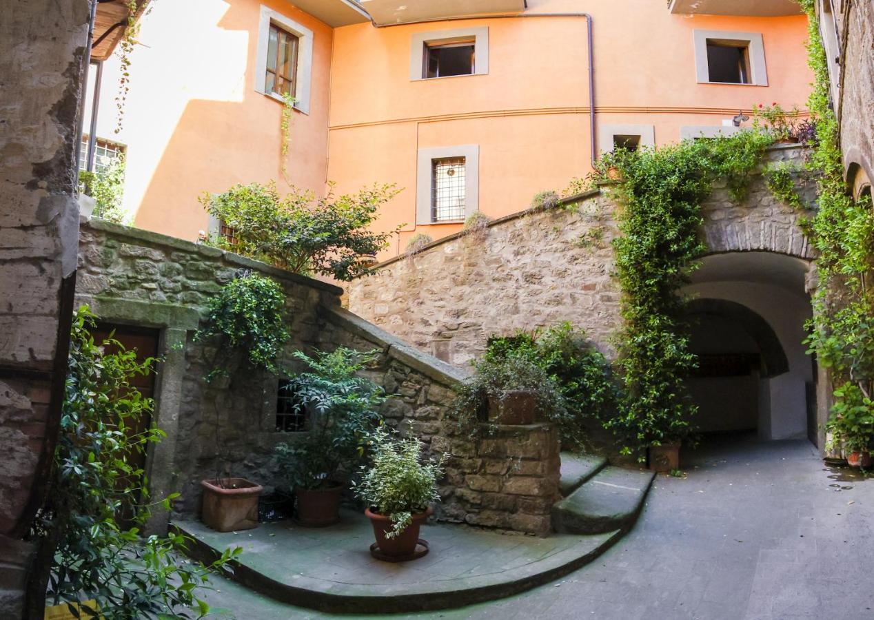 La Rosa Scarlatta Apartman Viterbo Kültér fotó