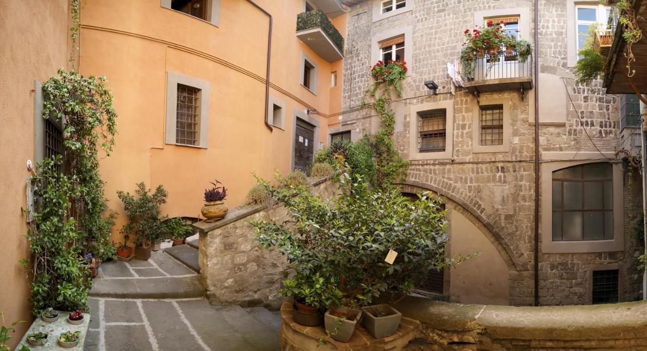La Rosa Scarlatta Apartman Viterbo Kültér fotó