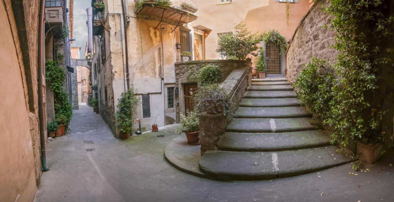 La Rosa Scarlatta Apartman Viterbo Kültér fotó